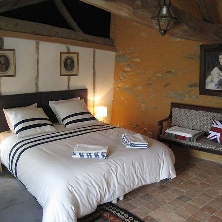 Le Logis Des Tourelles Bed and Breakfast Beaupréau Værelse billede