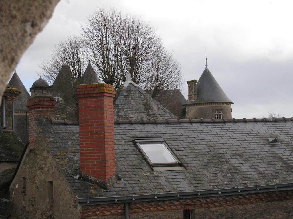 Le Logis Des Tourelles Bed and Breakfast Beaupréau Eksteriør billede