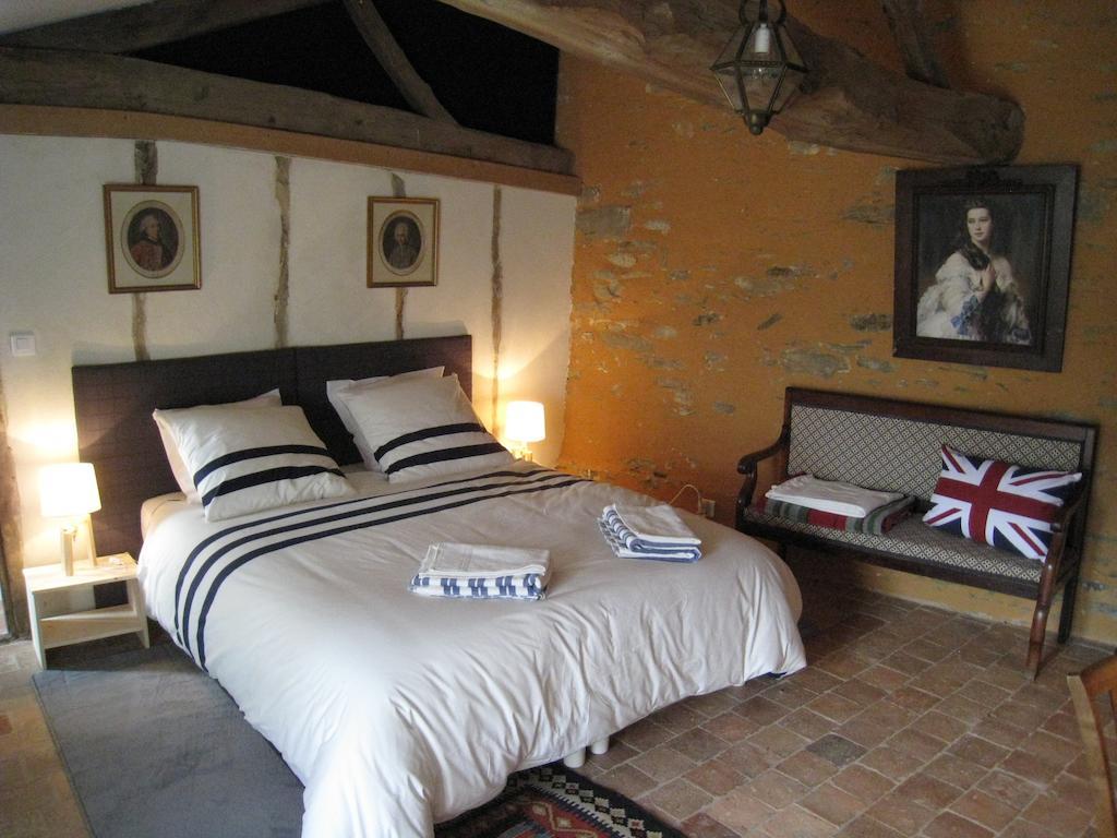 Le Logis Des Tourelles Bed and Breakfast Beaupréau Værelse billede
