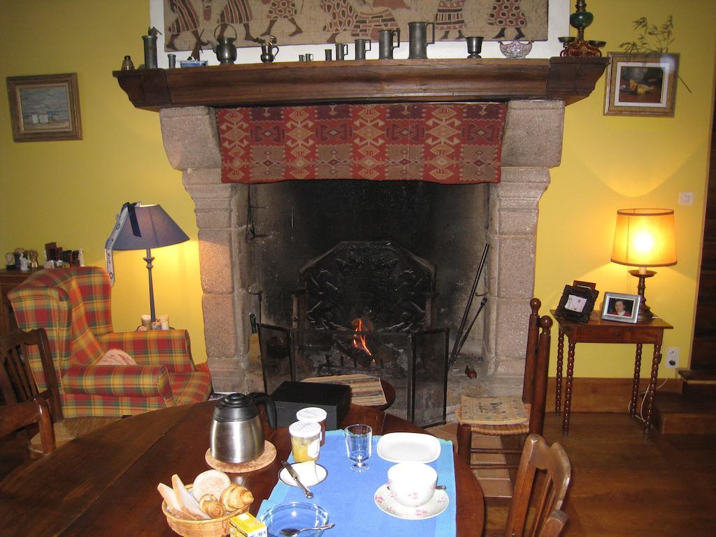 Le Logis Des Tourelles Bed and Breakfast Beaupréau Værelse billede