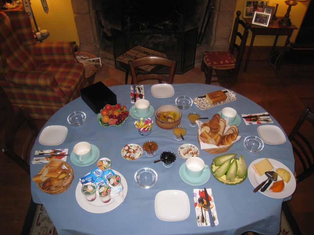 Le Logis Des Tourelles Bed and Breakfast Beaupréau Eksteriør billede